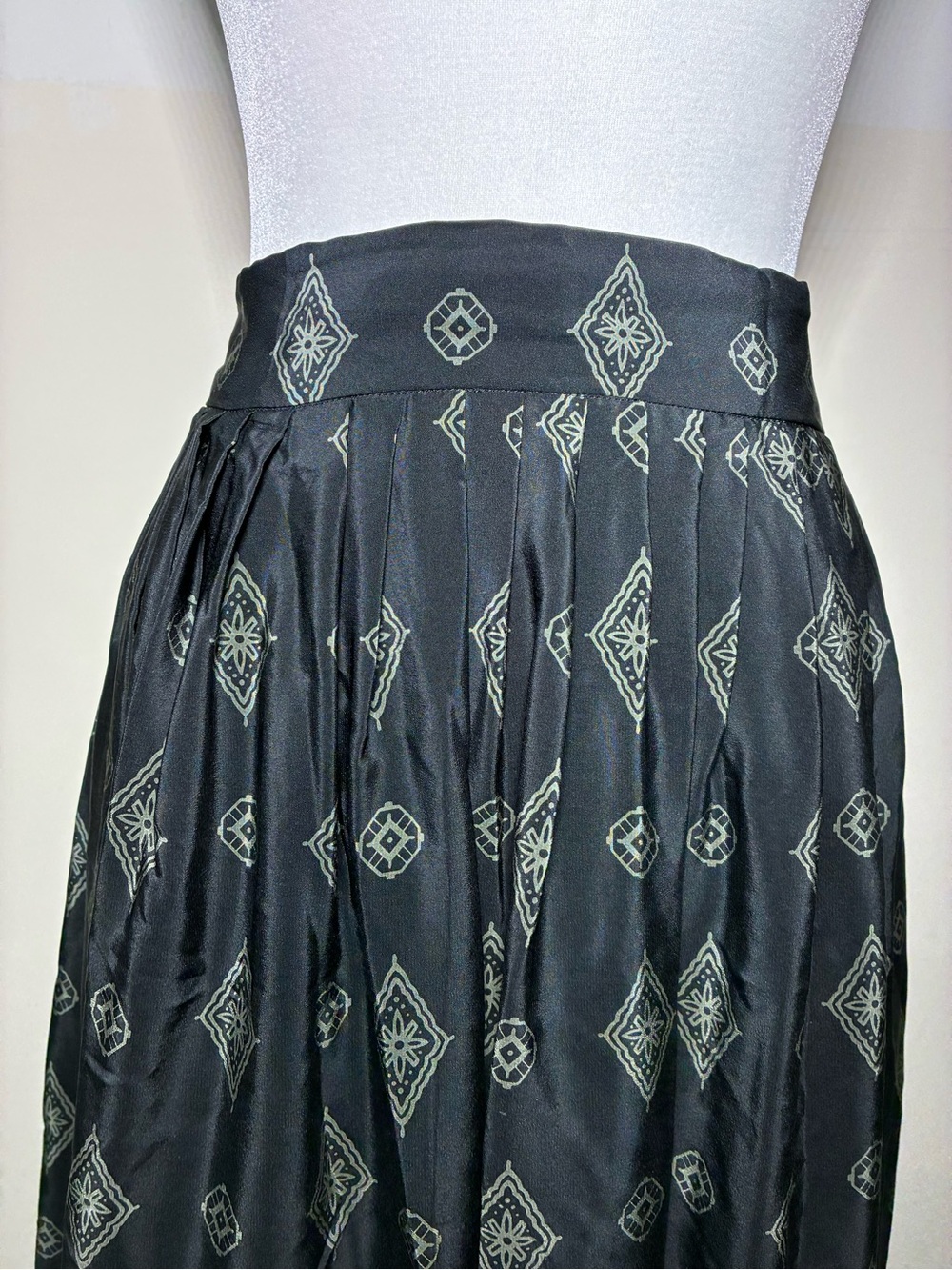Vintage Miss O by Oscar de la Renta Black Geometric Floral Boho 80s Midi Skirt - Picture 6 of 7